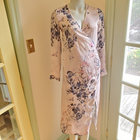 H&M Satin Floral Wrap Shall - Picture 3 of 9